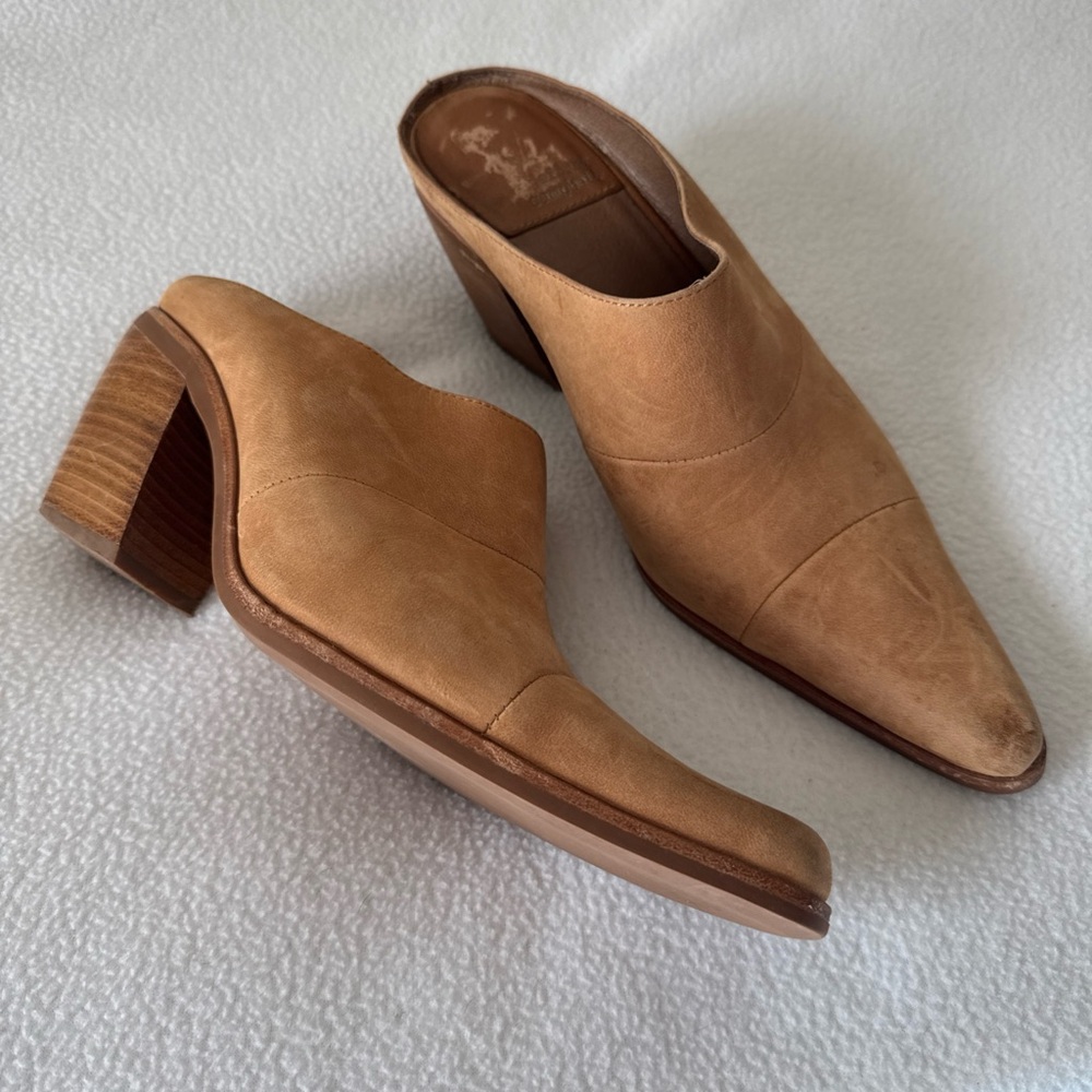 Jeffrey Campbell Hold Em Western-Inspired Leather Mule in Tan Size 8
